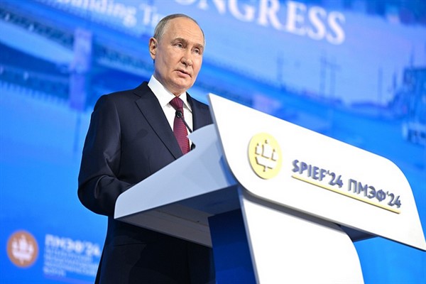 Rusya Devlet Başkanı Putin, 27. Sankt Petersburg Uluslararası Ekonomi Forumu'na katıldı