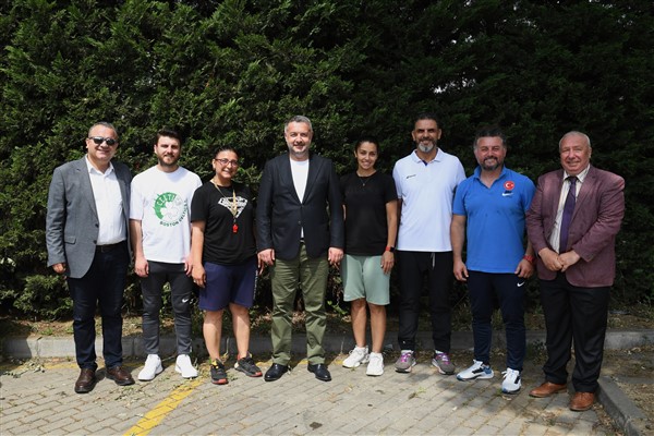 Osmangazi'de tenis eğitimini tamamlayan öğrencilere sertifikaları verildi