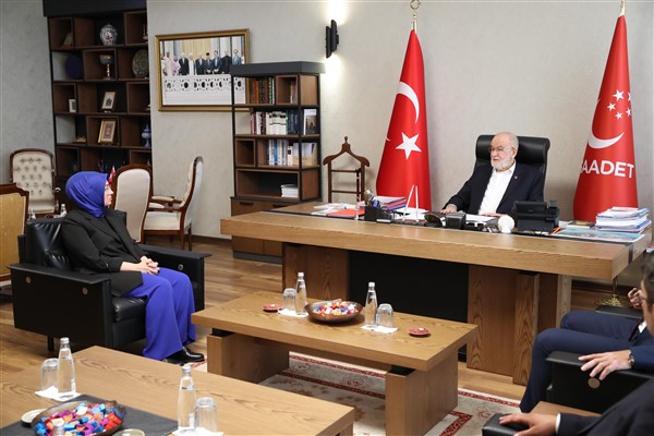 Karamollaoğlu, eski Ülkü Ocakları Genel Başkanı Ateş'in eşiyle görüştü
