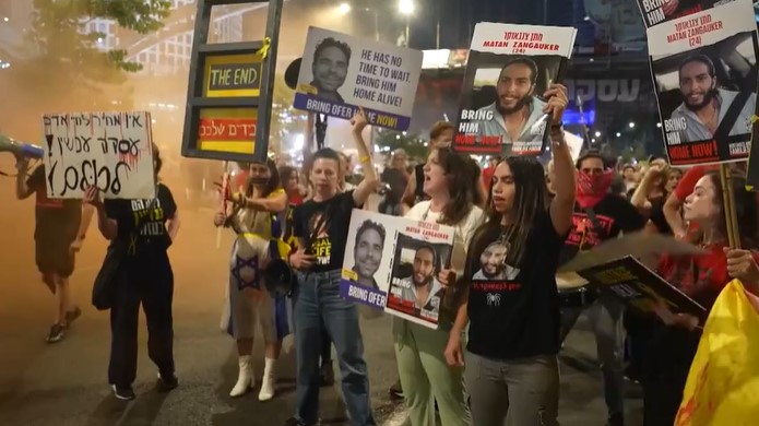 Tel Aviv'de göstericiler rehine anlaşması yapılmamasını protesto ettiler