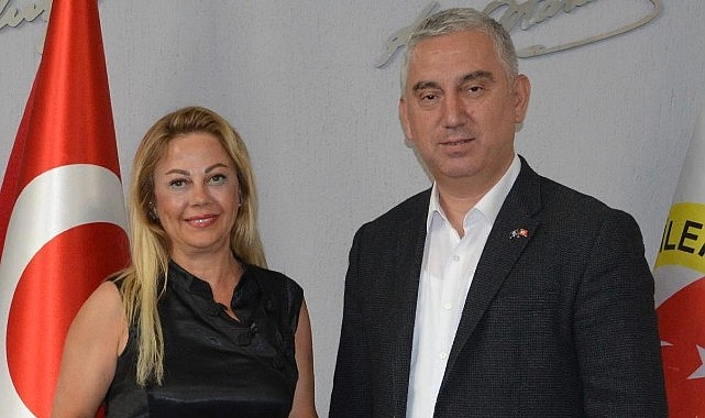 Bergama Belediye Başkanı Prof. Dr. Tanju Çelik İzmir Gazeteciler Cemiyeti Başkanı Dilek Gappi'i Ziyaret Etti