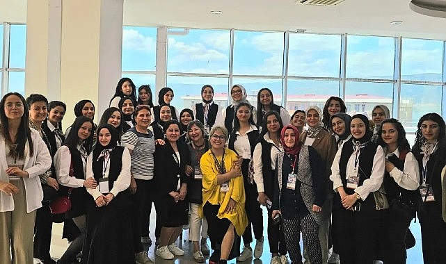 Egeli ebelerin 'Geçmişten Günümüze Ebelik Formaları Sergisi' sosyal medyada büyük beğeni aldı