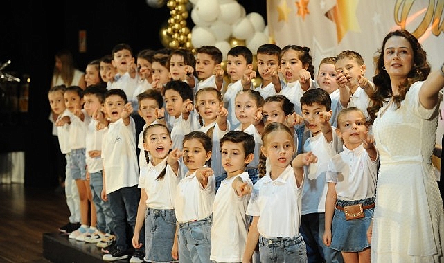 Karşıyaka'nın anaokullarını yıl sonu coşkusu sardı