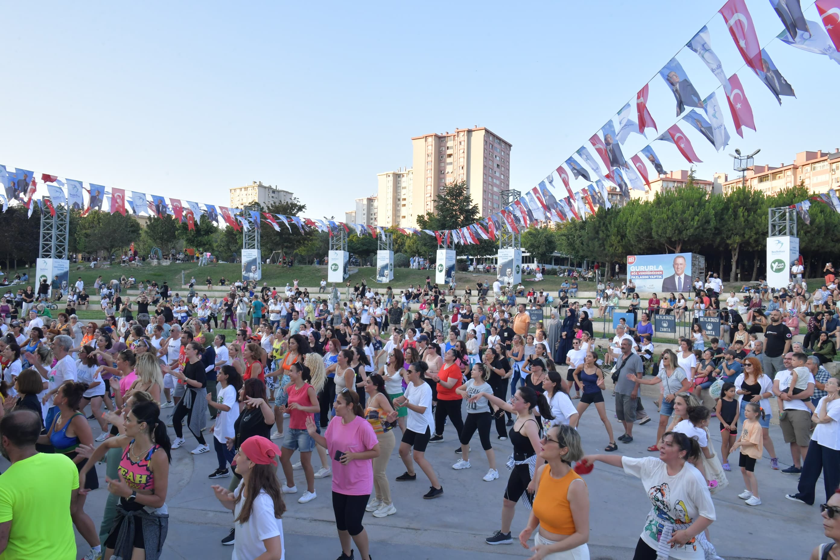 Beylikdüzü'nde Zumba Şenliği düzenledi