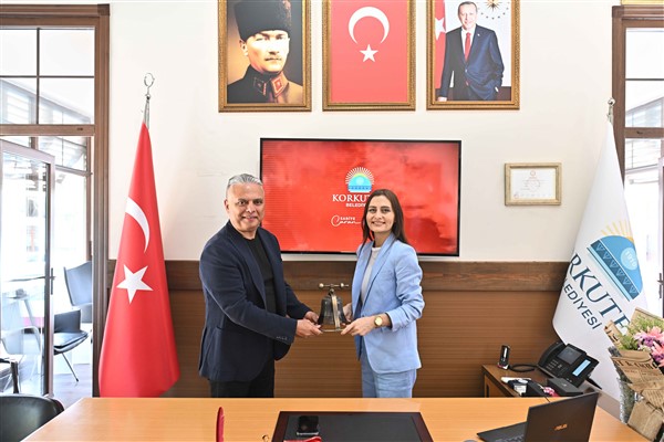 Bakan Uysal'dan Saniye Caran’a ziyaret
