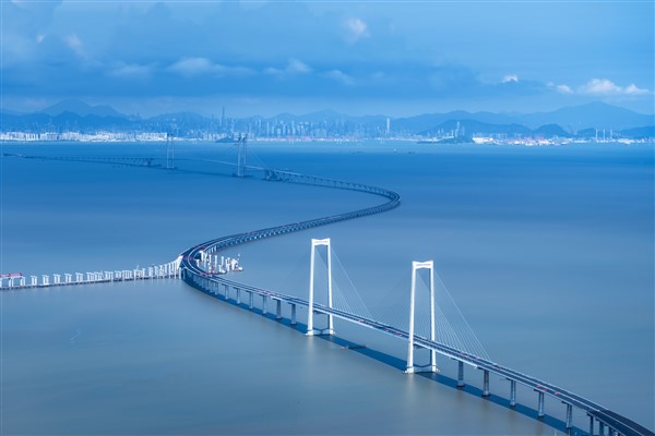 Shenzhen-Zhongshan Kanalı'ndan otobüsle günde 10 bin kişi geçiyor