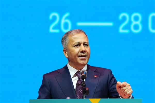 Bakan Yerlikaya: Afyonkarahisar'daki depremde an itibari ile olumsuz bir durum yoktur