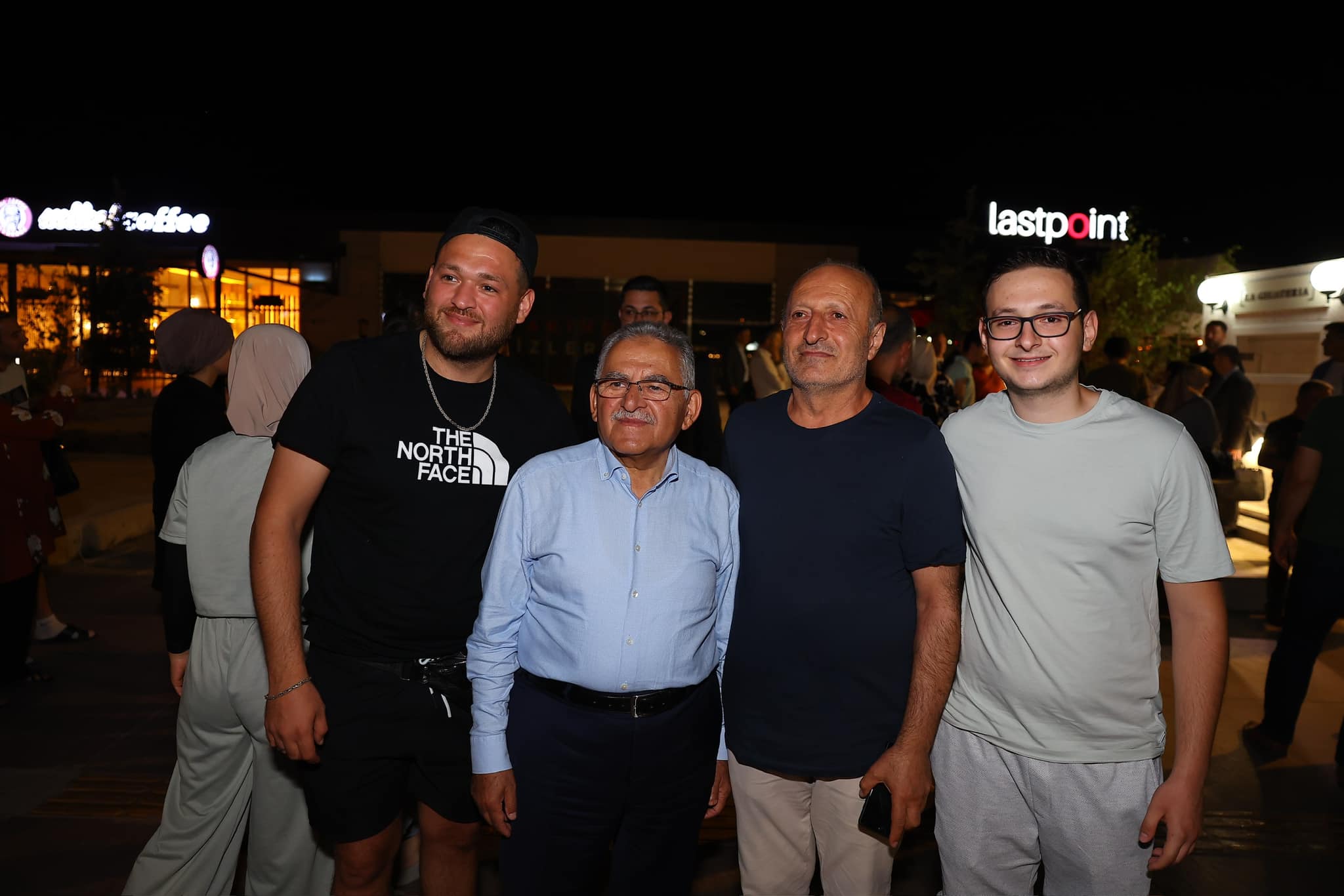 Başkan Büyükkılıç, Recep Tayyip Erdoğan Millet Bahçesi'nde vatandaşlarla buluştu