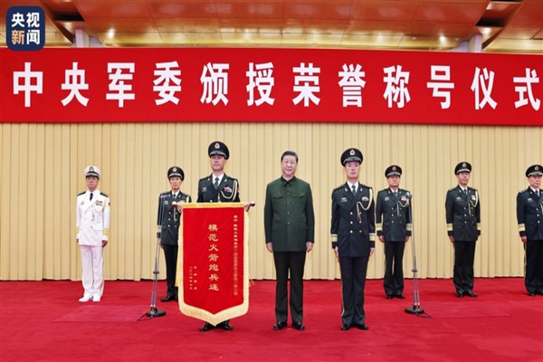 Çin Kara Kuvvetleri'ne bağlı bölüğe