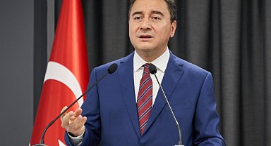 Babacan, eski Devlet Bakanı Salih Sümer'in cenaze törenine katıldı