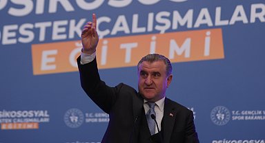 Bakan Bak, yüzme ve okçuluk branşlarındaki sporcularla bir araya geldi