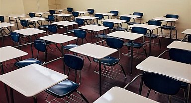 Bakan Yardımcısı Bozay, Gümülcine Celal Bayar Azınlık Ortaokulu-Lisesi'ni ziyaret etti