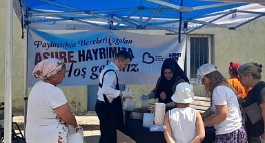 Balıkesir'de 35 bin kişilik aşure dağıtıldı