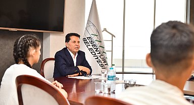 Başkan Özer, LGS'de başarı gösteren öğrencileri makamında ağırladı
