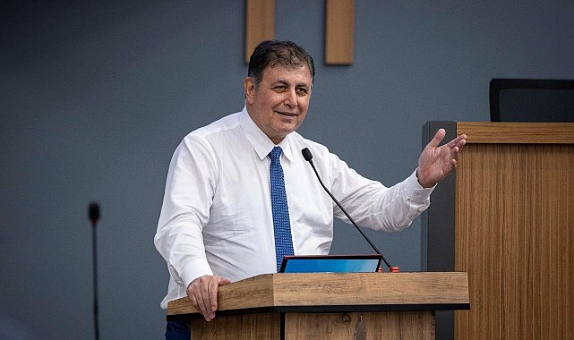 Başkan Tugay, salon ışıklarını kapattırarak konuştu “İklim krizine karşı yeni stratejiler belirlemek zorundayız"