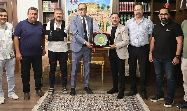 Belediye Başkanı Rasim Arı, STK'lar, ilçe ve belde belediye başkanları, iş dünyası ve vatandaşlarla buluşmayı sürdürüyor