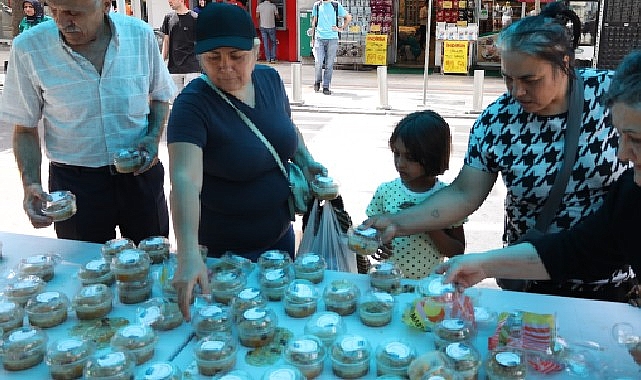 Büyükşehir'in aşure dağıtımı başladı