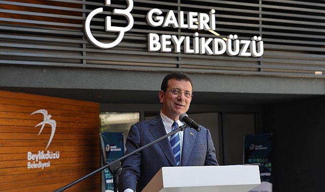 Ekrem İmamoğlu, “Galeri Beylikdüzü Görsel Sanatlar Yarışması" ödül törenine katıldı
