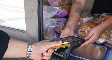 Eskişehir'deki Halk Ekmek satış büfelerinde kredi kartı ile satış dönemi başladı