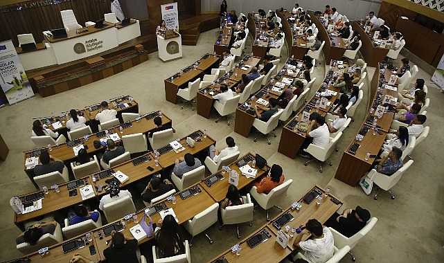Güneş Okulu Projesi'nde gençlere sektör tanıtıldı