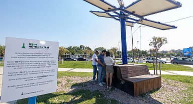İzmir'de hibrit güneş ağacı projesi devreye alındı