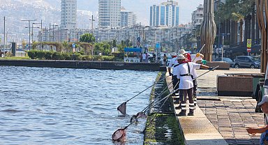İzmir Körfezi’nin korunması için yüzey temizliği yapılıyor