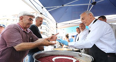 Küçükçekmece Belediyesi'nden aşure ikramı