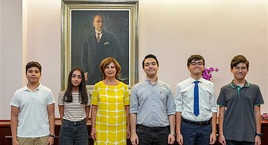 LGS'den tam puan alan öğrencilerden Başkan Ünlüce'ye ziyaret