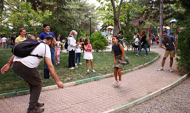 Metin Oktay Parkı'nda Eski Sokak Oyunları