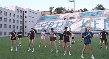 Nilüfer Belediyesi’nin, açık havada düzenlediği zumba atölyeleri sona erdi