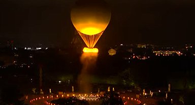 Olimpiyat meşalesi görkemli bir törenle ateşlendi