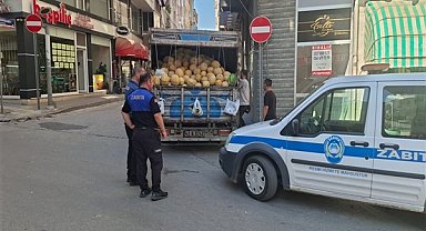 Orhangazi'de kaldırım işgalleri ve etiket-kasa fiyat uyuşmazlıkları denetlendi