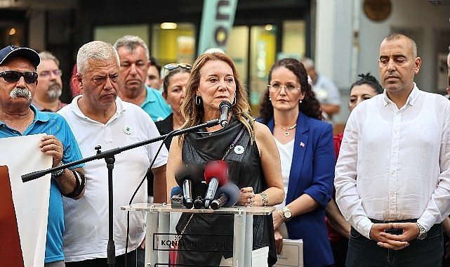 Srebrenitsa Katliamı'nda hayatını kaybedenler Konak'ta anıldı