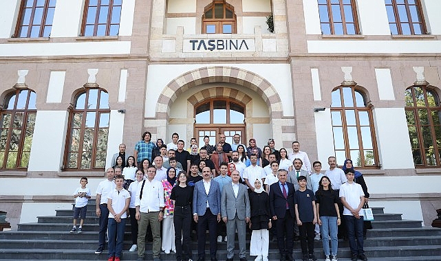 Vali Özkan ve Başkan Altay LGS'de Türkiye Birincisi Olan Konyalı Öğrencilerle Buluştu