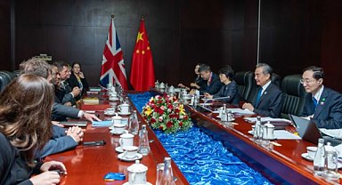 Wang Yi, İngiltere Dışişleri ve Kalkınma Bakanı David Lammy ile görüştü