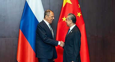 Wang Yi ve Lavrov Vientiane'de bir araya geldi