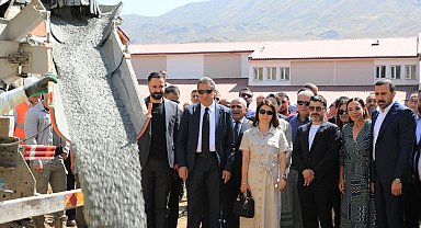 Zırhlıoğlu Grubu ve Dünya İnsani Yardımlaşma Derneği iş birliğiyle Bitlis'e köy okulu