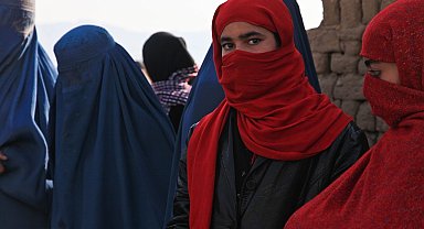Afganistan'da Taliban sonrası 300 kadın öldürüldü
