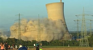 Almanya'nın Grafenrheinfeld nükleer enerji santrali yıkıldı