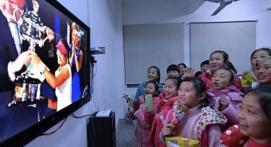 Altın madalya sahibi tenisçi Zheng Qinwen'den örnek sporculara övgü