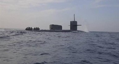 Amerikan denizaltısı ve uçak gemisi Orta Doğu'ya doğru yola çıktı