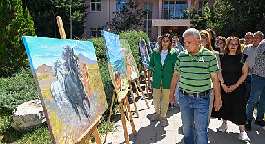Atık maddelerle oluşturulan eserler sergilendi