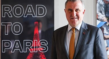 Bakan Bak Hentbol Kadınlar Süper Kupası’nı kazanan Armada Praxis Yalıkavak’ı tebrik etti