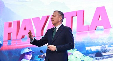 Bakan Yerlikaya, Van'da şehit polis Soner İdil’in ailesini ziyaret etti
