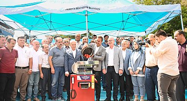 Balıkesir Büyükşehir Belediyesi, Dursunbeyli üreticilere salça makinesi dağıttı
