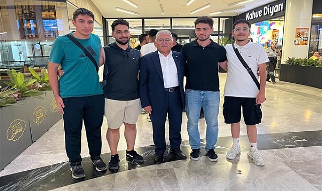 Başkan Büyükkılıç, esnaf ve vatandaşlarla bir araya geldi