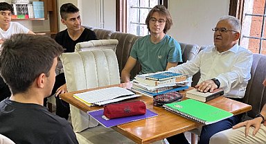Başkan Büyükkılıç, Talas Gençlik Merkezi’nde öğrencilerle buluştu