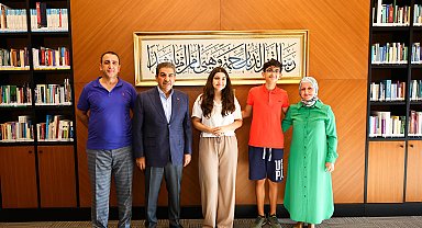 Başkan Göksu, YKS Eşit Ağırlıkta Türkiye birincisi olan Kuruş'u makamında ağırladı