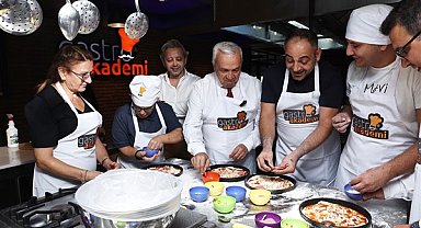 Başkan Özdemir özel çocuklarla pizza yaptı