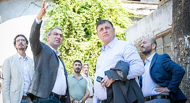 Başkan Tugay ve Mahir Polat tarihi Basmane semtinde incelemelerde bulundu